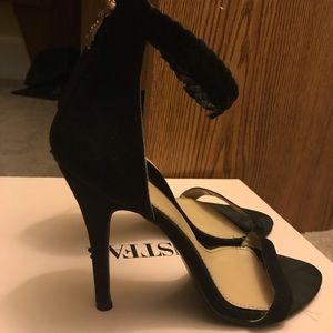 Black Single strap heels! ❤️😍